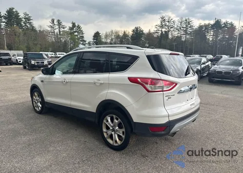 2014 Ford Escape Titanium z USA, uszkodzony, nr VIN 1FMCU9J94EUC63638